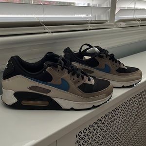 Nike Men’s Air Max 90